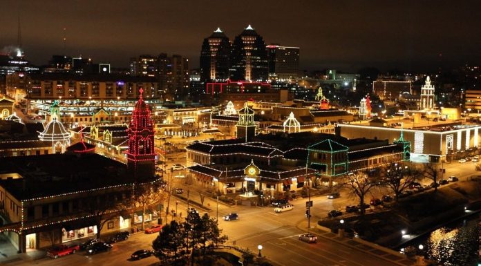 night view of Plaza Lights in Kansas City